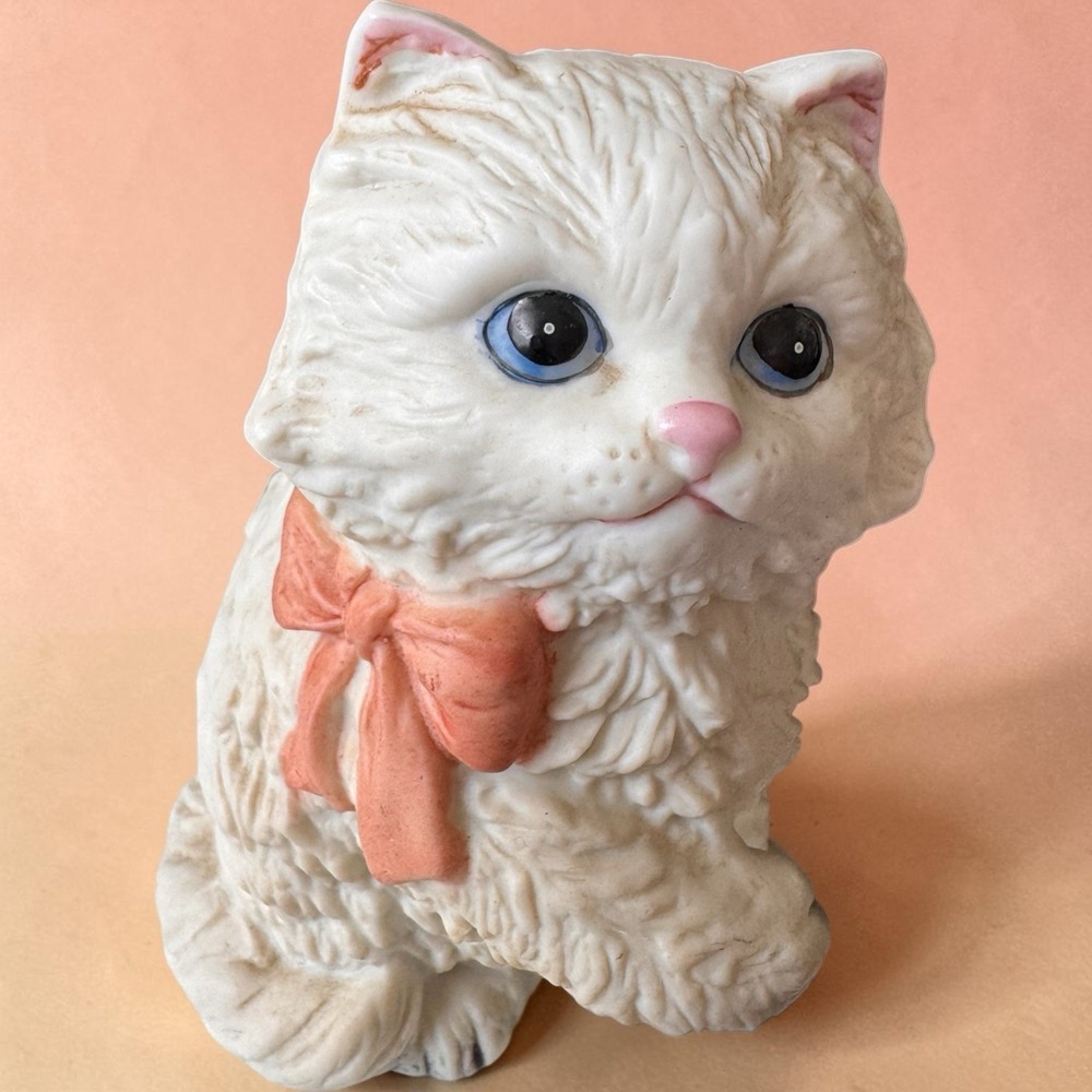 Vintage Homco 1428 White Persian Kitten Figurine Pink Bow Blue Eyes Porcelain
